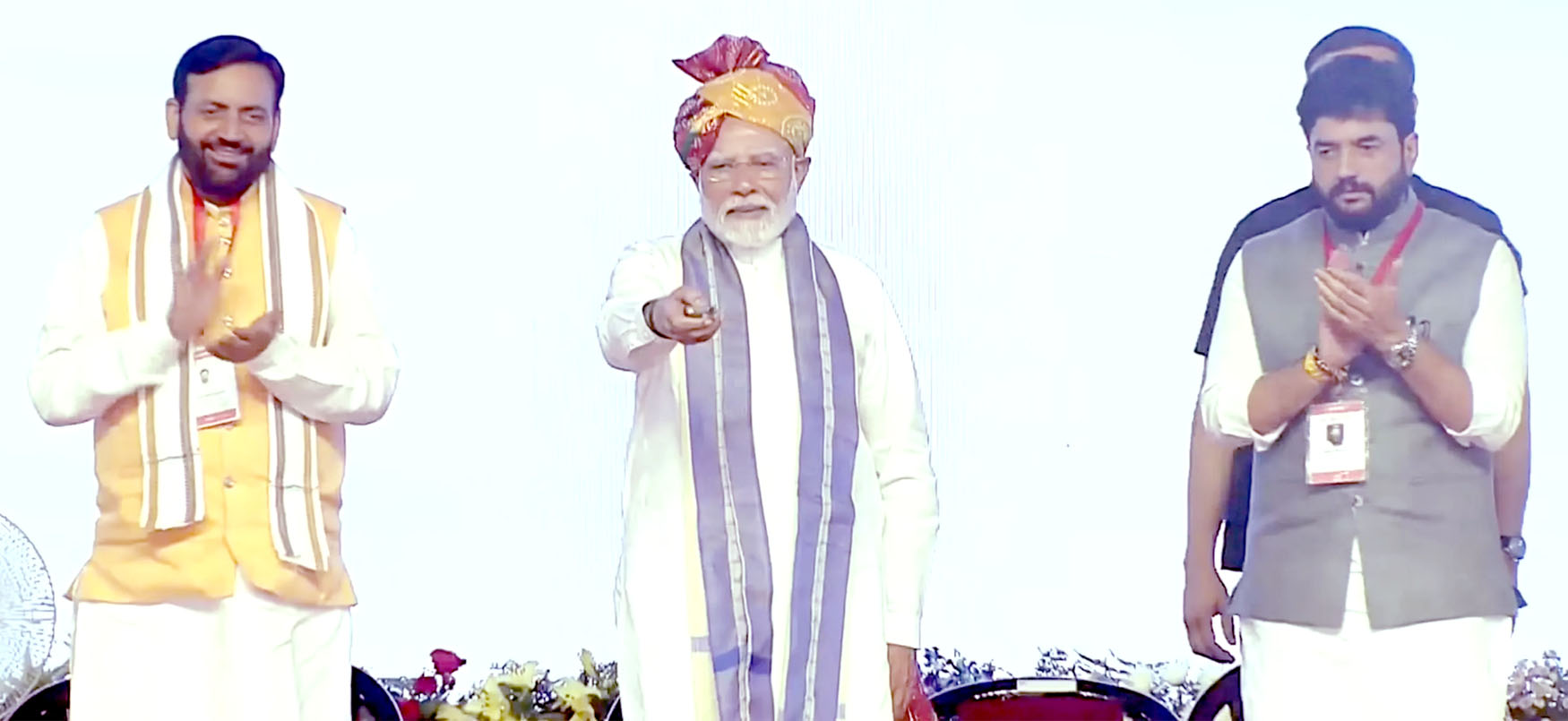 Prime Minister flags off Hisar-Ayodhya flight.